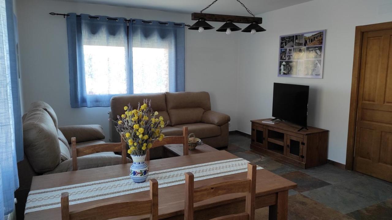 Casa Rural La Colmena Del Geoparque Navatrasierra Ngoại thất bức ảnh