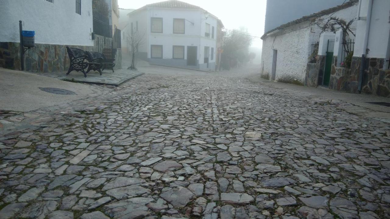 Casa Rural La Colmena Del Geoparque Navatrasierra Ngoại thất bức ảnh