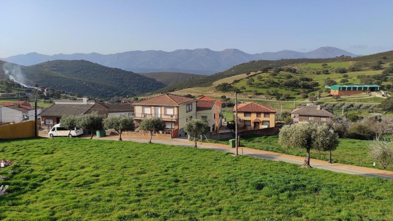 Casa Rural La Colmena Del Geoparque Navatrasierra Ngoại thất bức ảnh